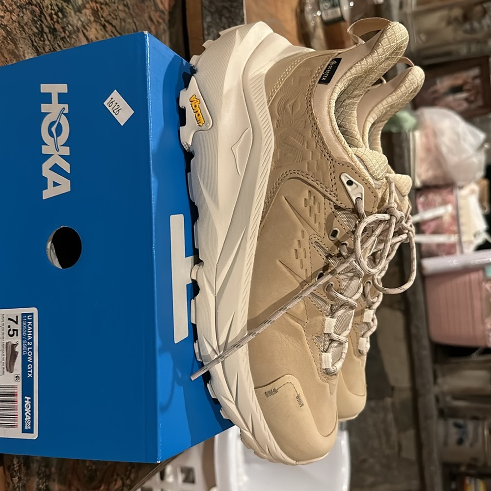 HOKA unisex KAHA 2 LOW GTX Gore-Tex Shifting Sand Eggnog Shoe - Picture 3 of 16
